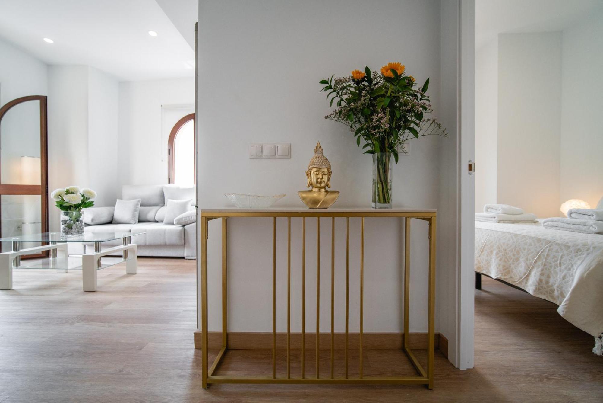 Gravina Corner House